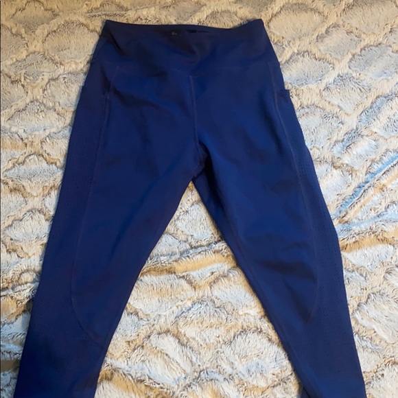 Yoga capris - Picture 1 of 3